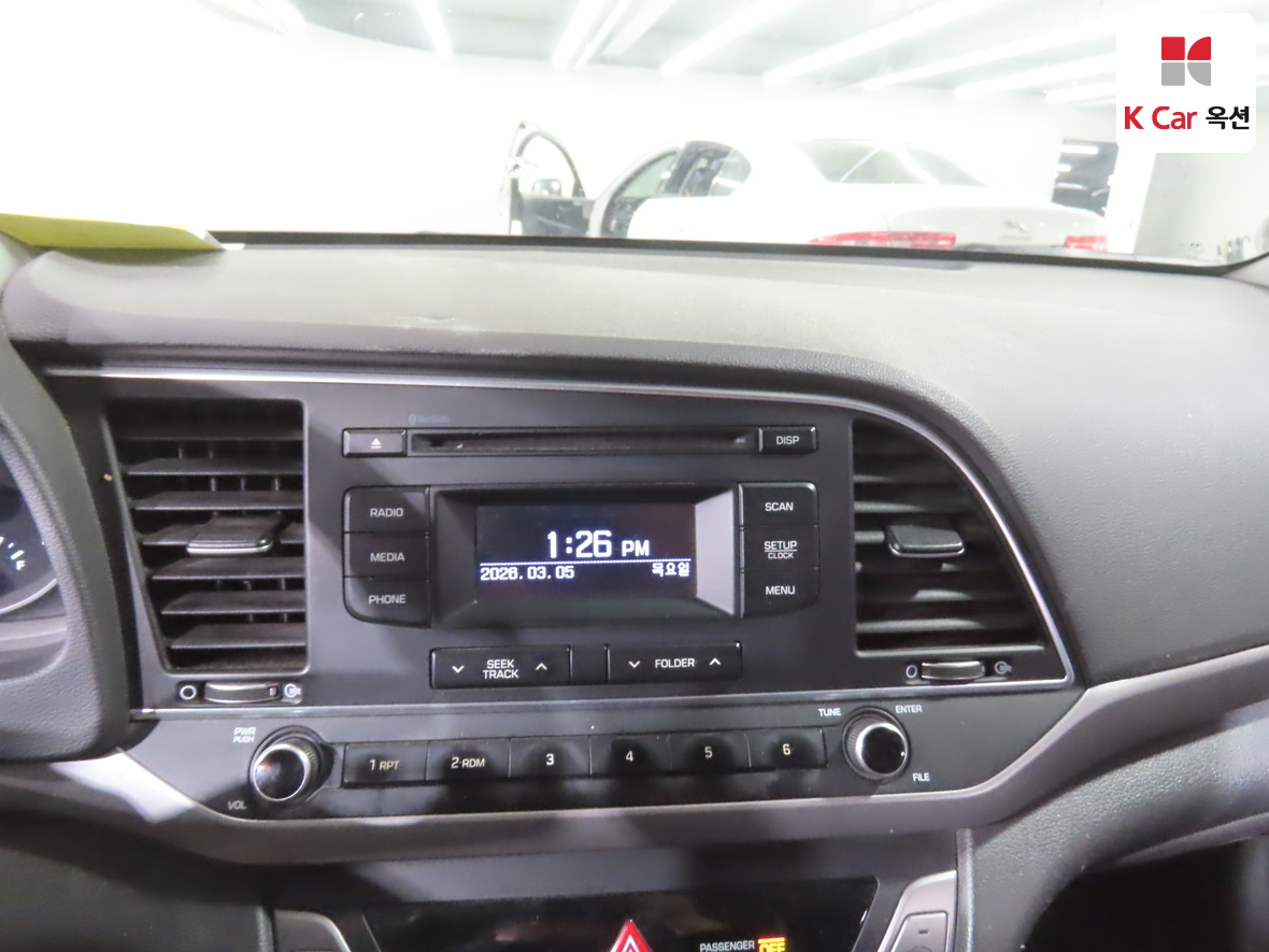 Hyundai Elantra 2018 - Image 14