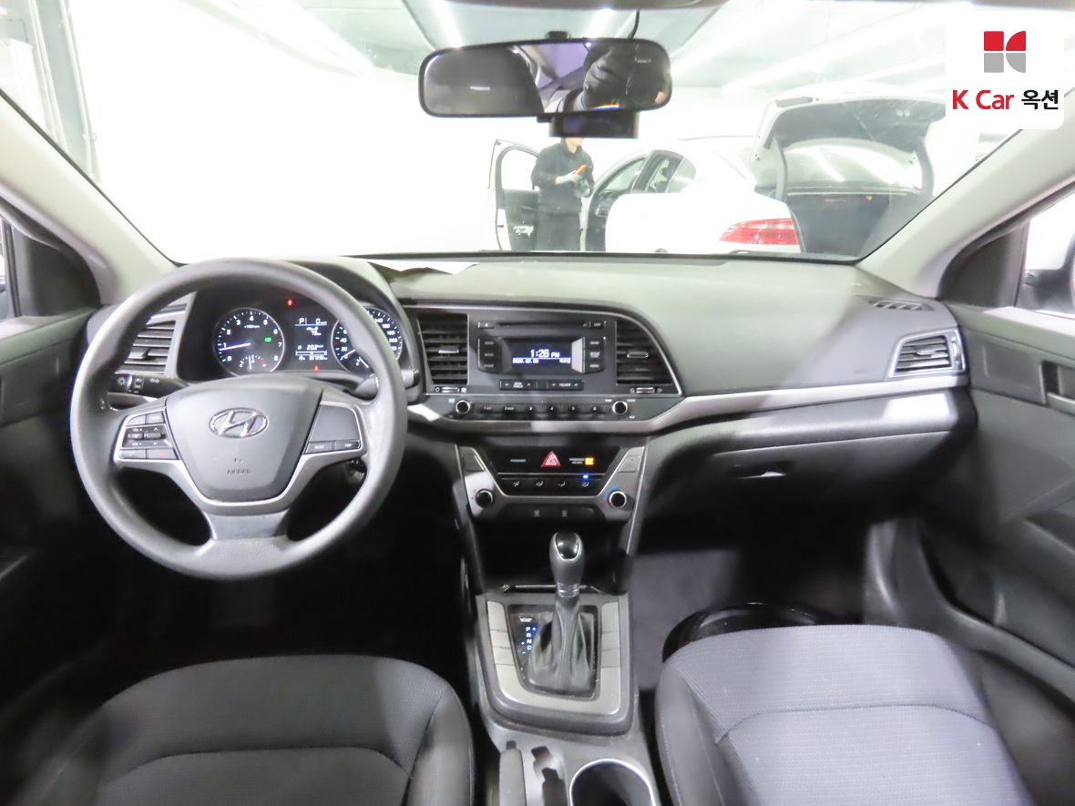 Hyundai Elantra 2018 - Image 3