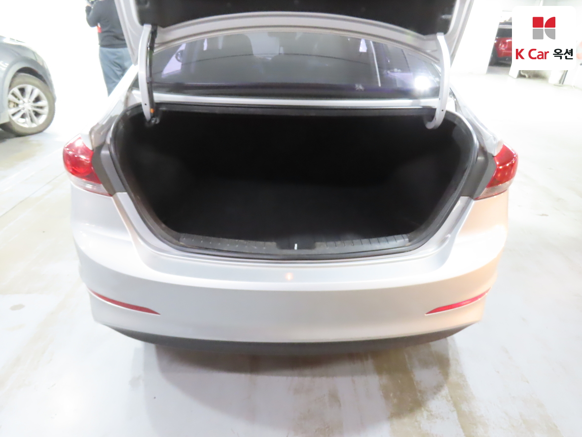 Hyundai Elantra 2018 - Image 23