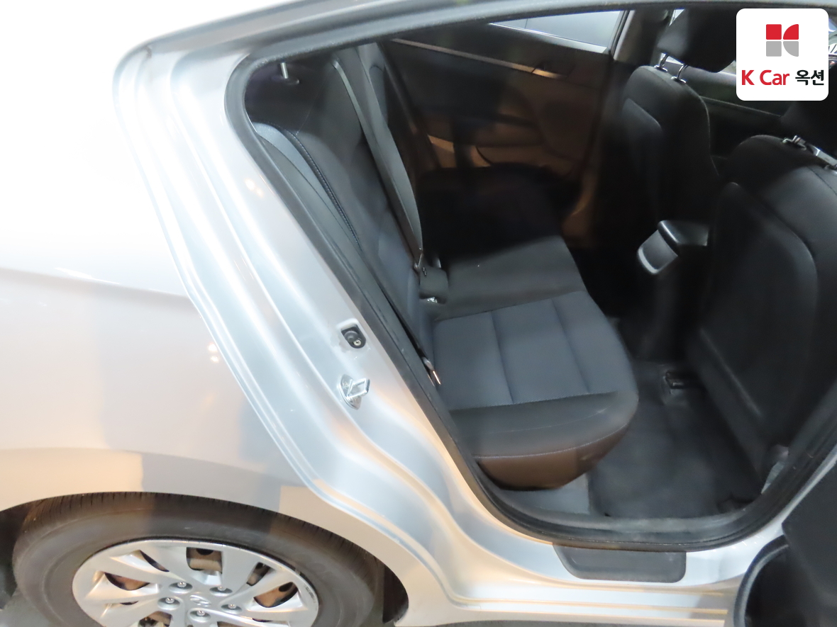 Hyundai Elantra 2018 - Image 25