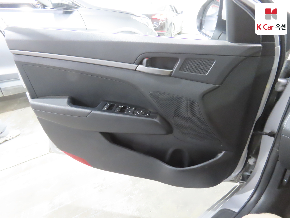 Hyundai Elantra 2018 - Image 8