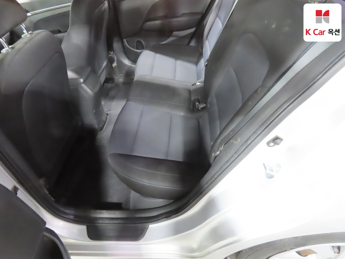 Hyundai Elantra 2018 - Image 21