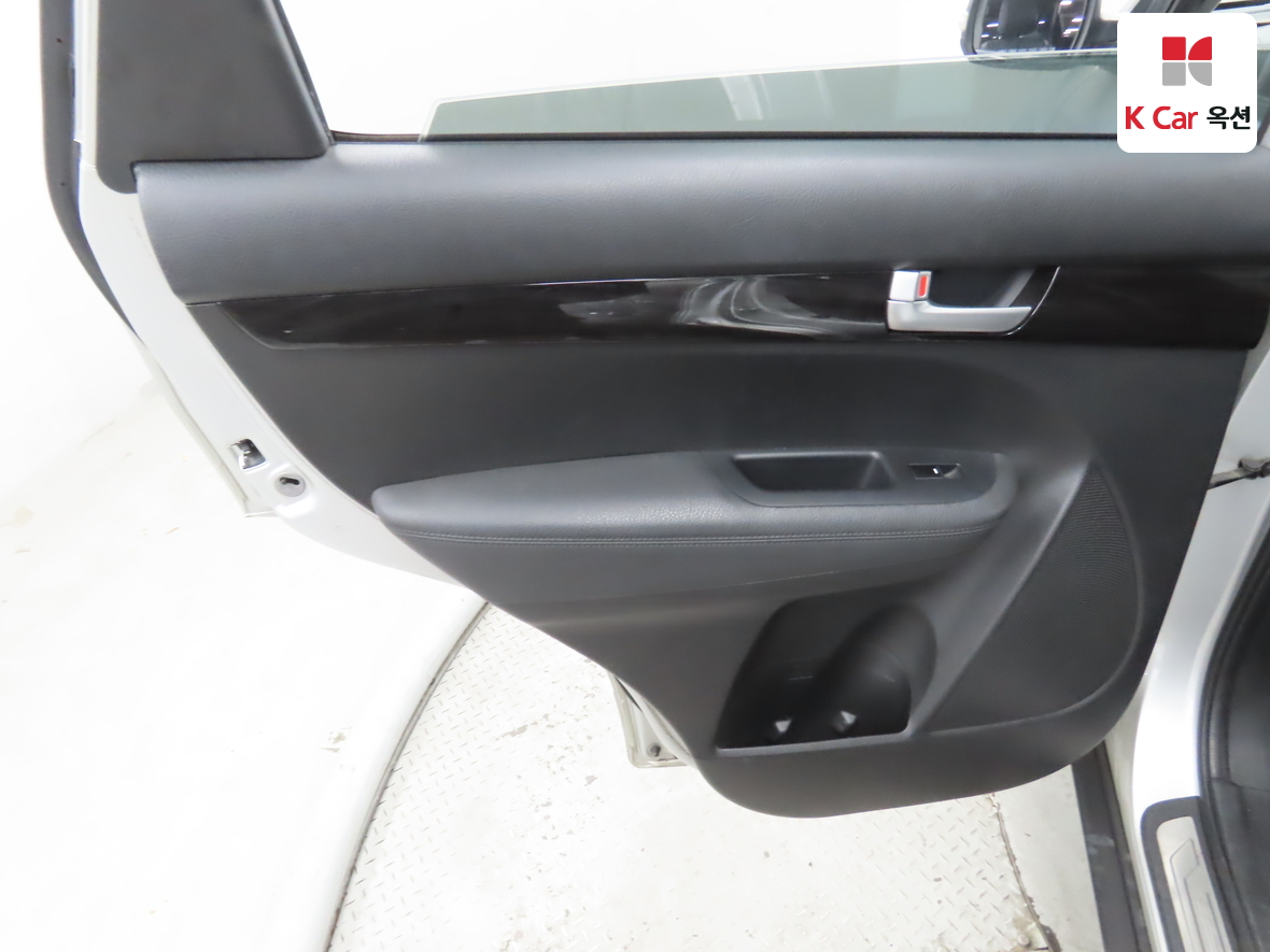Kia Sorento 2010 - Image 24