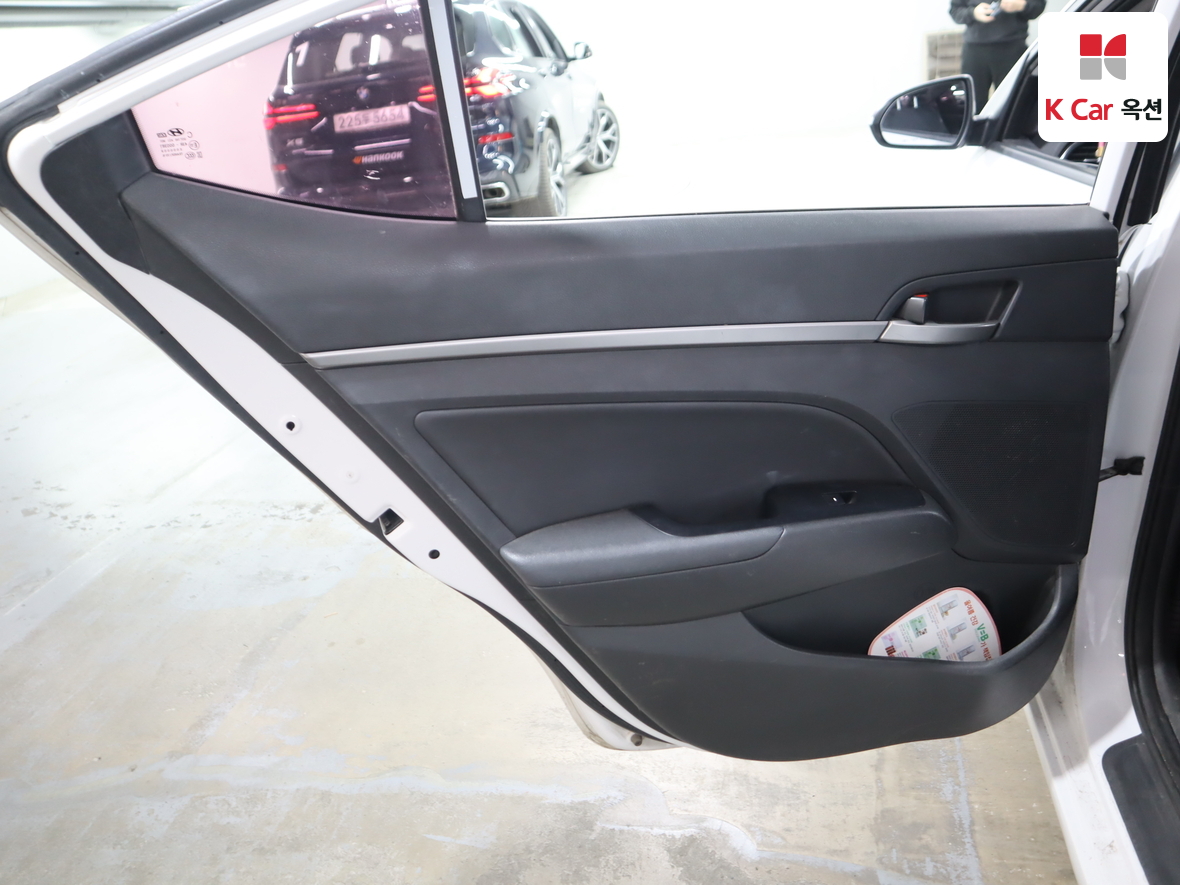 Hyundai Elantra 2018 - Image 23