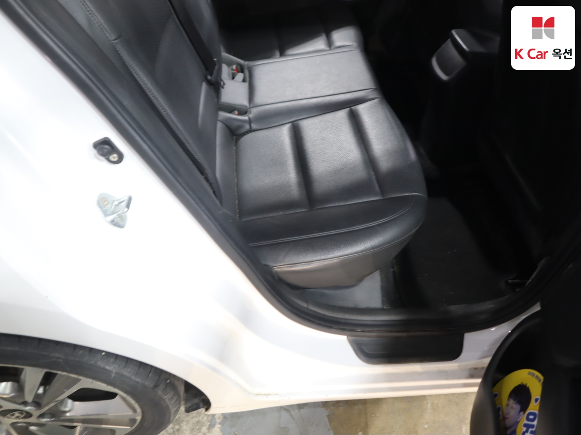 Hyundai Elantra 2018 - Image 28