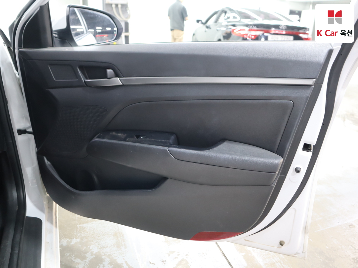 Hyundai Elantra 2018 - Image 29