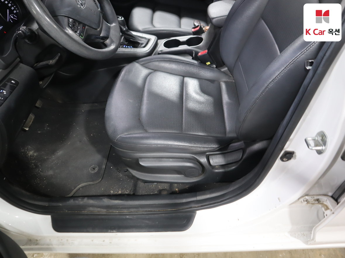 Hyundai Elantra 2018 - Image 19