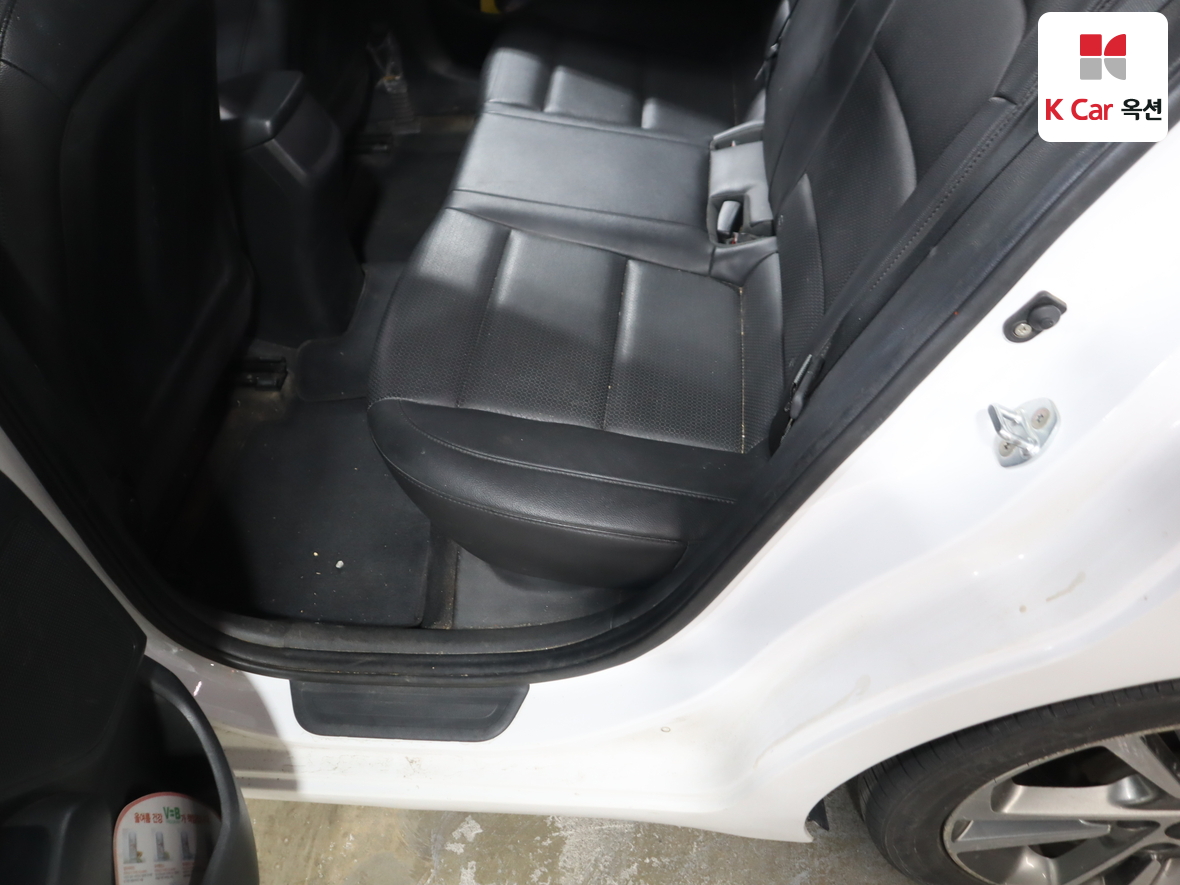 Hyundai Elantra 2018 - Image 24