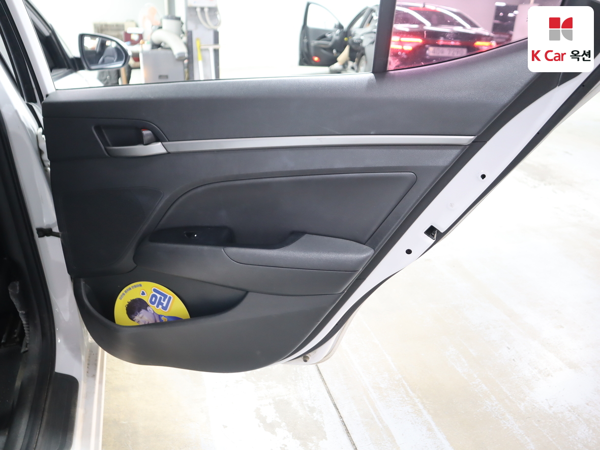 Hyundai Elantra 2018 - Image 27