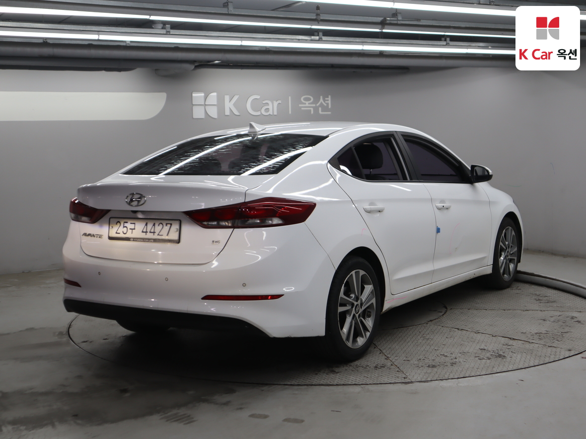 Hyundai Elantra 2018 - Image 2