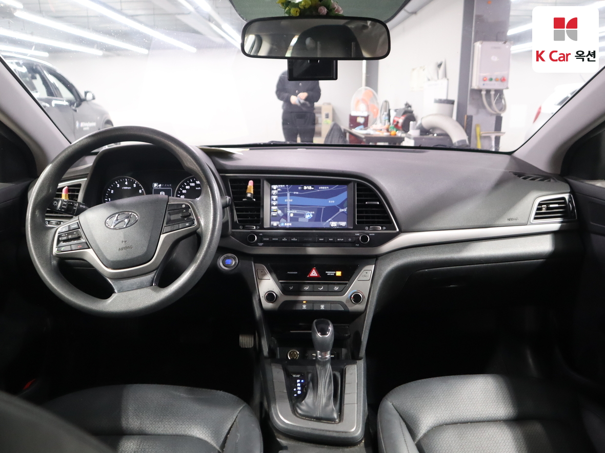 Hyundai Elantra 2018 - Image 3