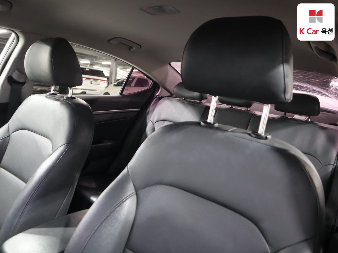 Hyundai Elantra 2018 - Image 20