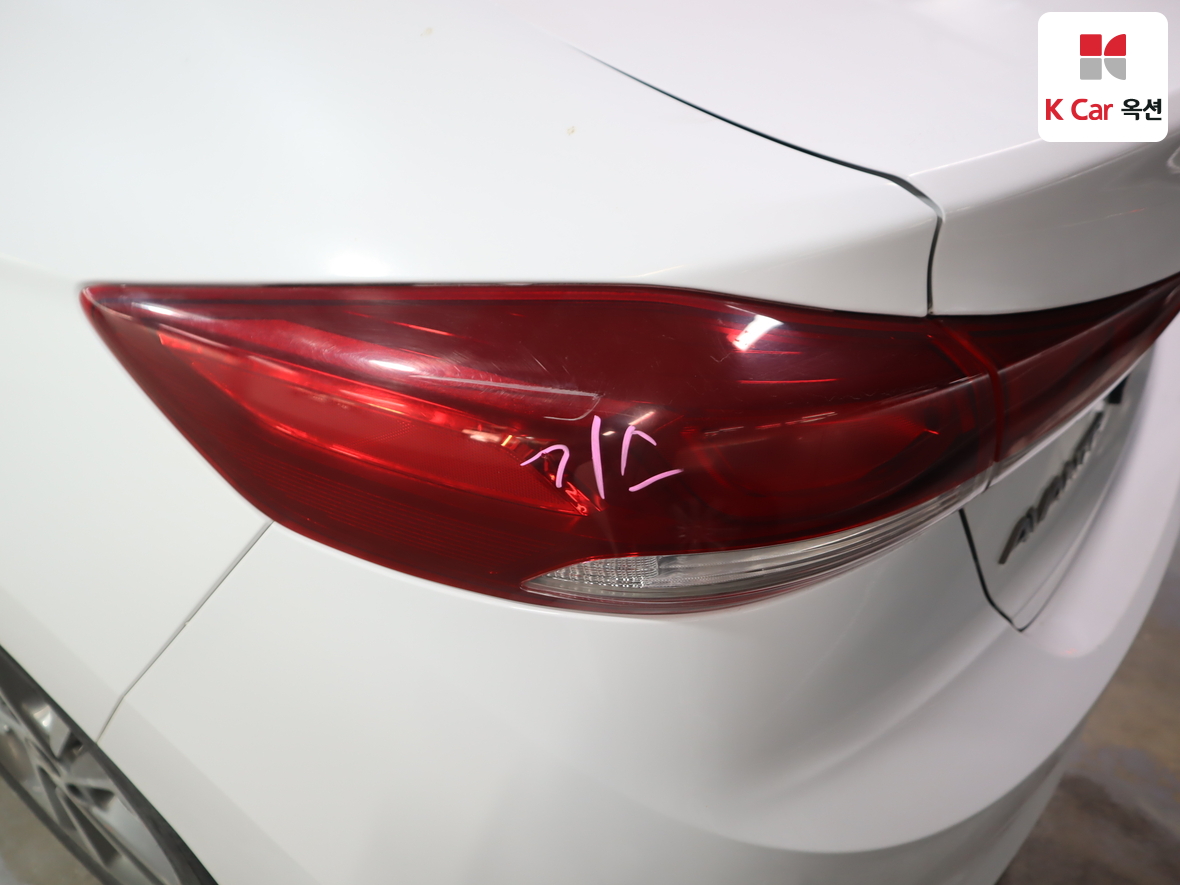 Hyundai Elantra 2018 - Image 42