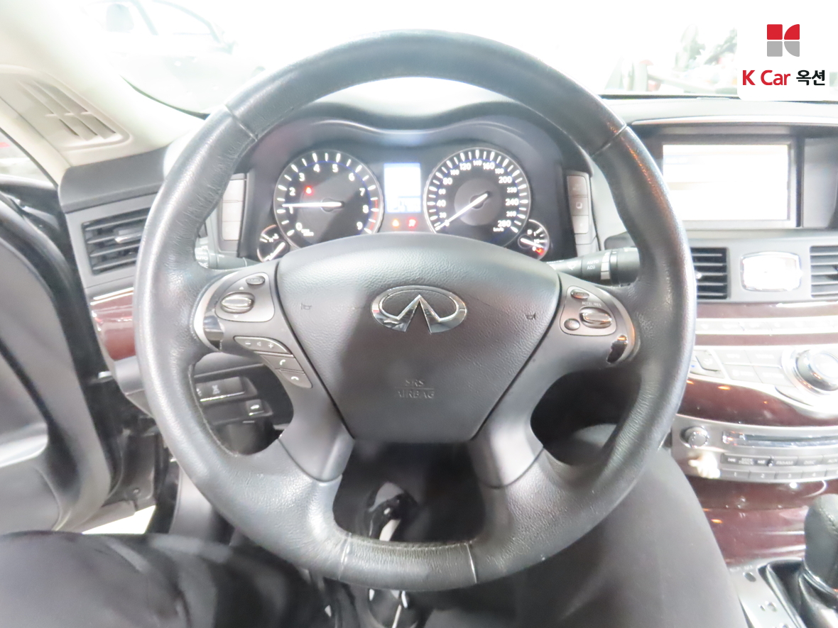 Infiniti M37 2011 - Image 10