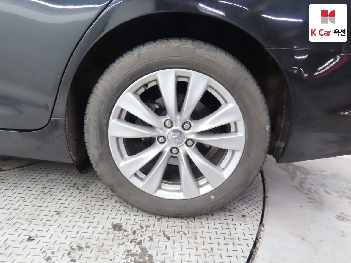 Infiniti M37 2011 - Image 47
