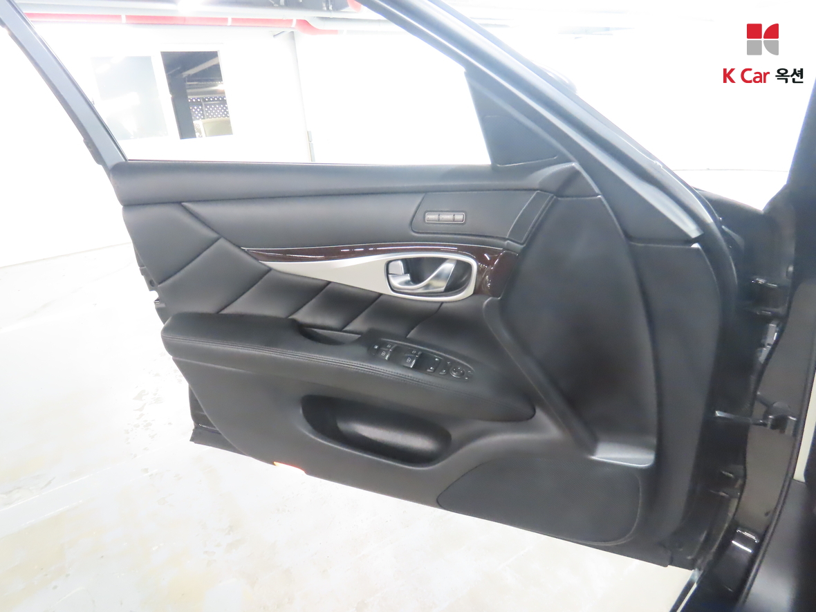 Infiniti M37 2011 - Image 8