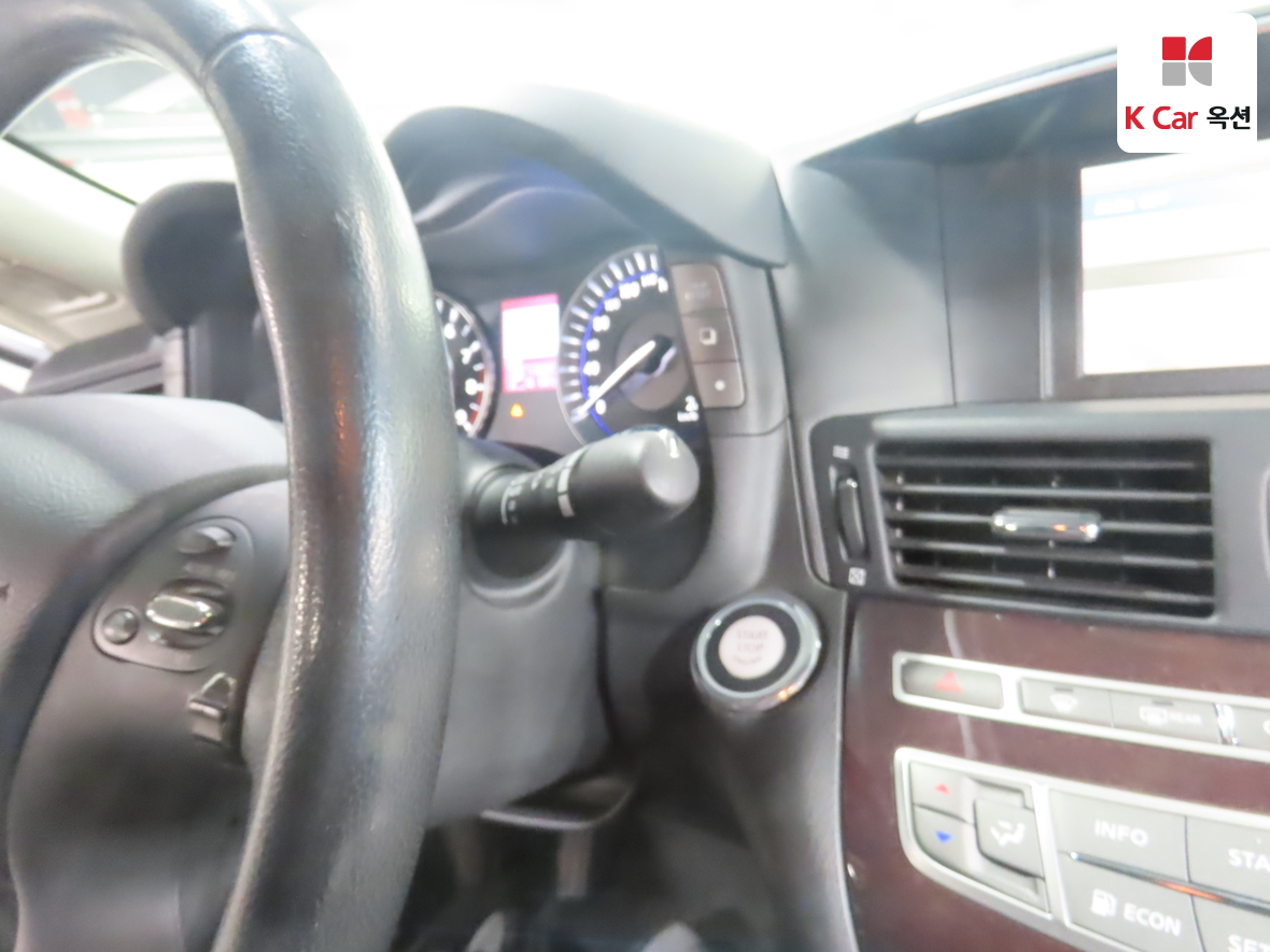 Infiniti M37 2011 - Image 11