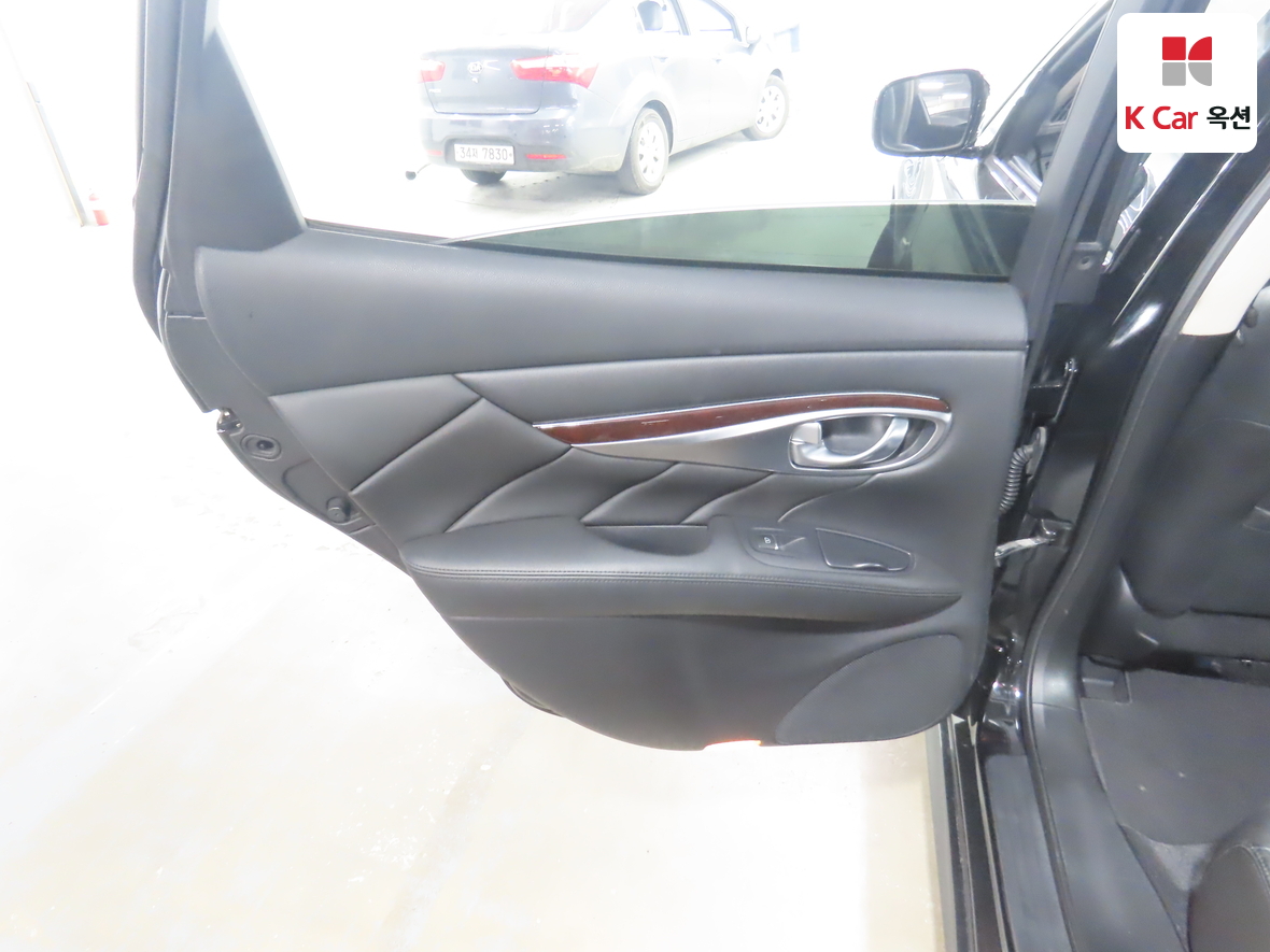 Infiniti M37 2011 - Image 25