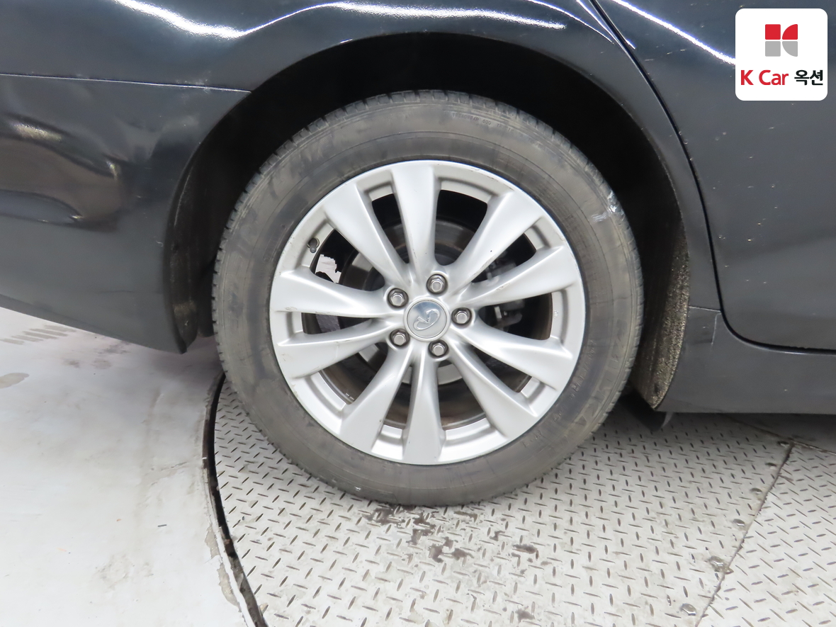 Infiniti M37 2011 - Image 48