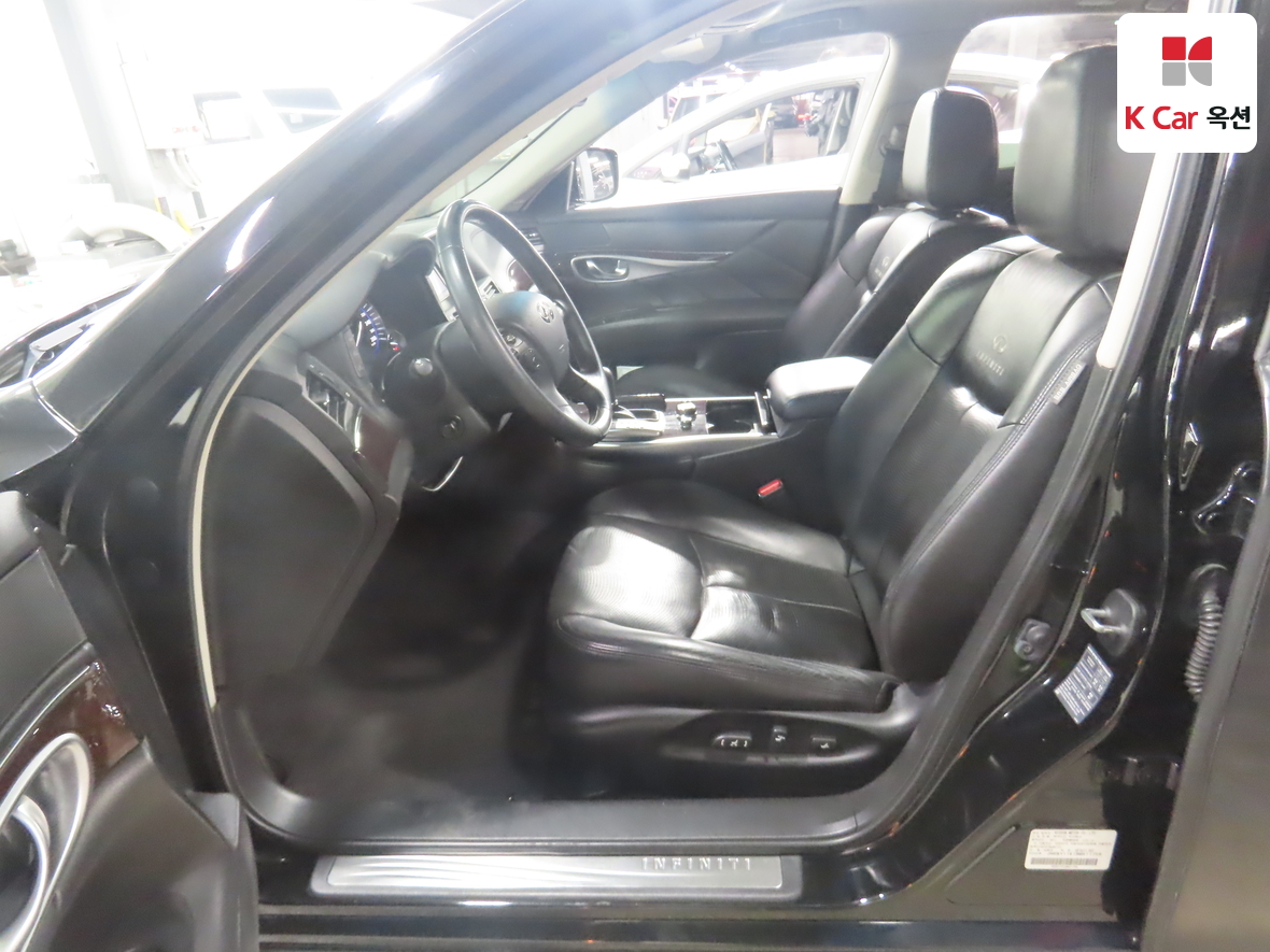 Infiniti M37 2011 - Image 19