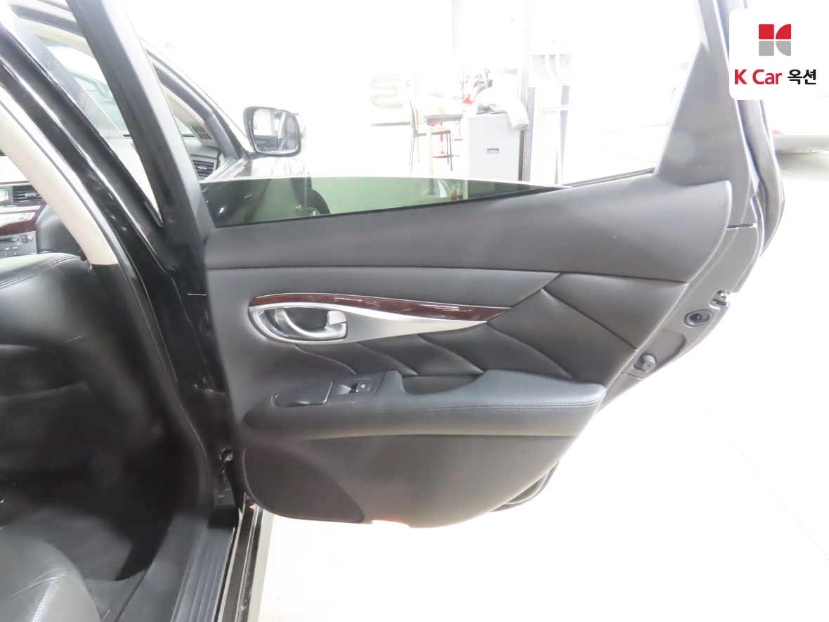 Infiniti M37 2011 - Image 29