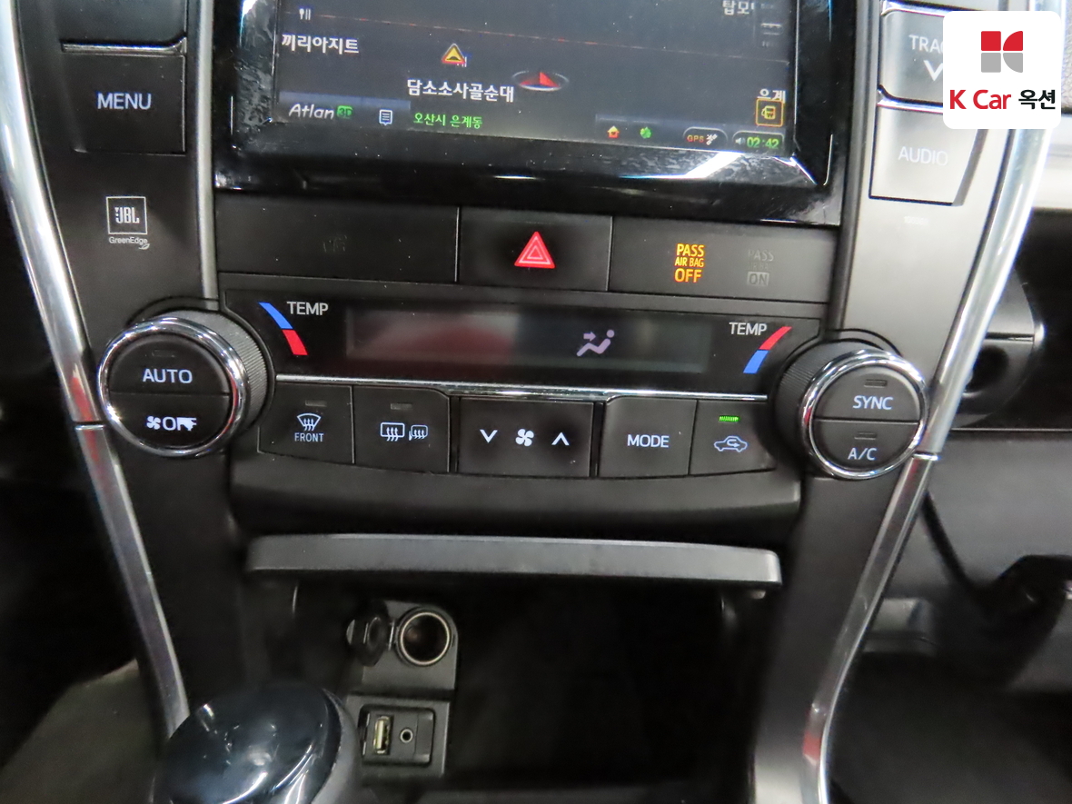 تويوتا كامري 2015 - صورة 15