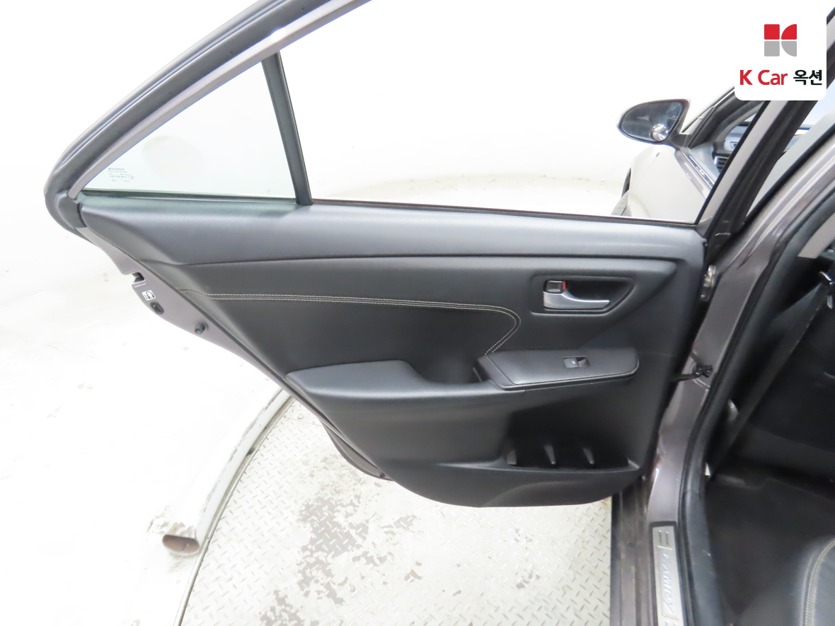 تويوتا كامري 2015 - صورة 25