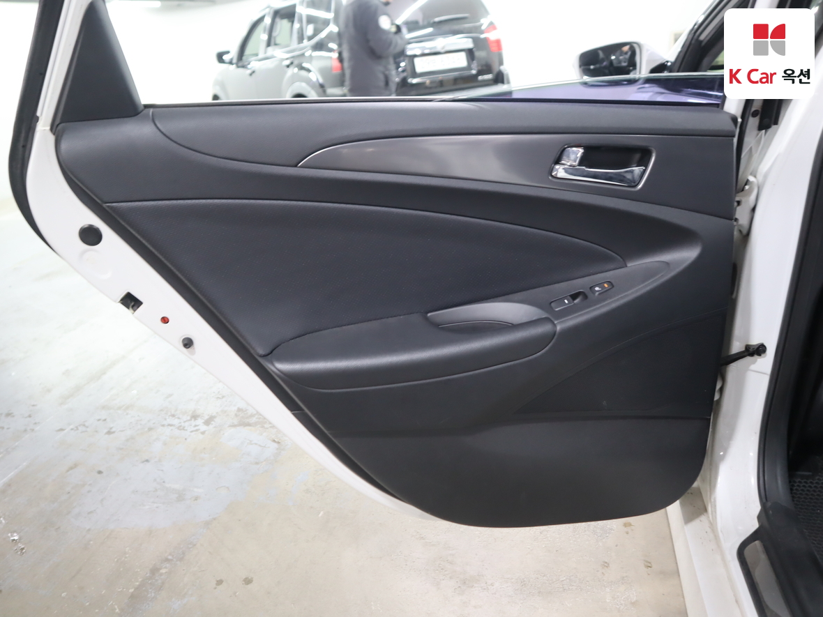 Hyundai Sonata 2012 - Image 26