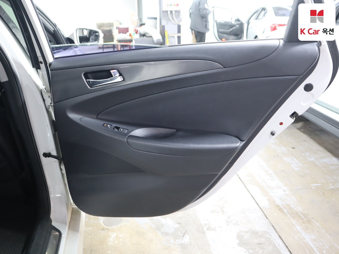 Hyundai Sonata 2012 - Image 30