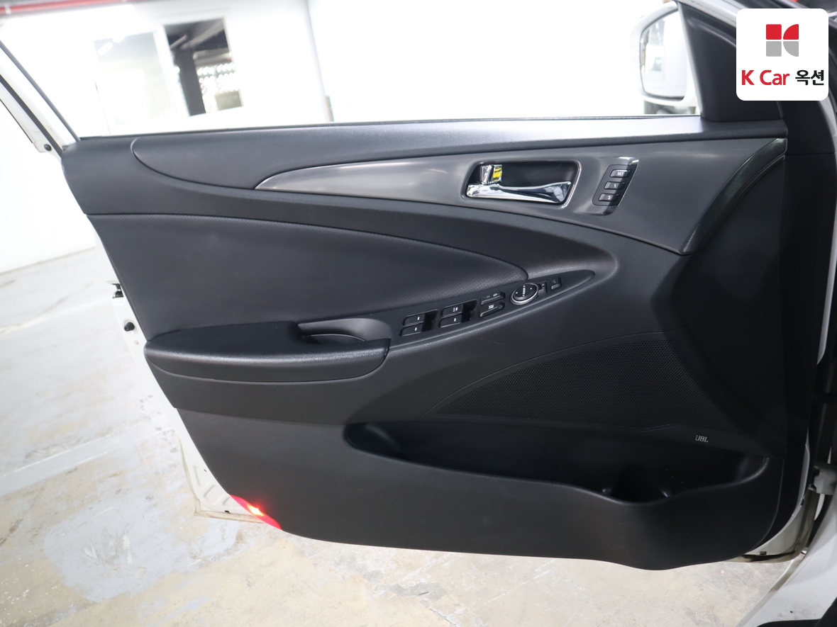 Hyundai Sonata 2012 - Image 8