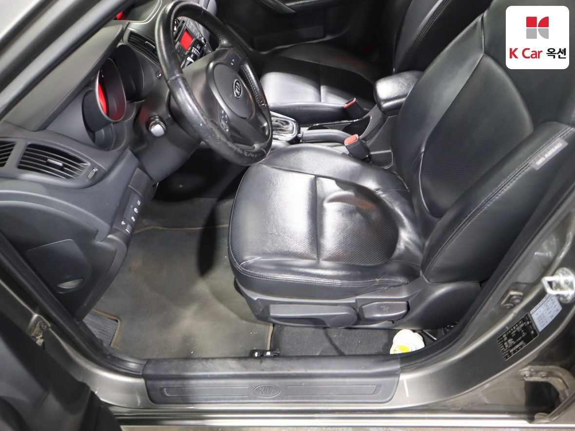 كيا فورتي 2011 - صورة 18