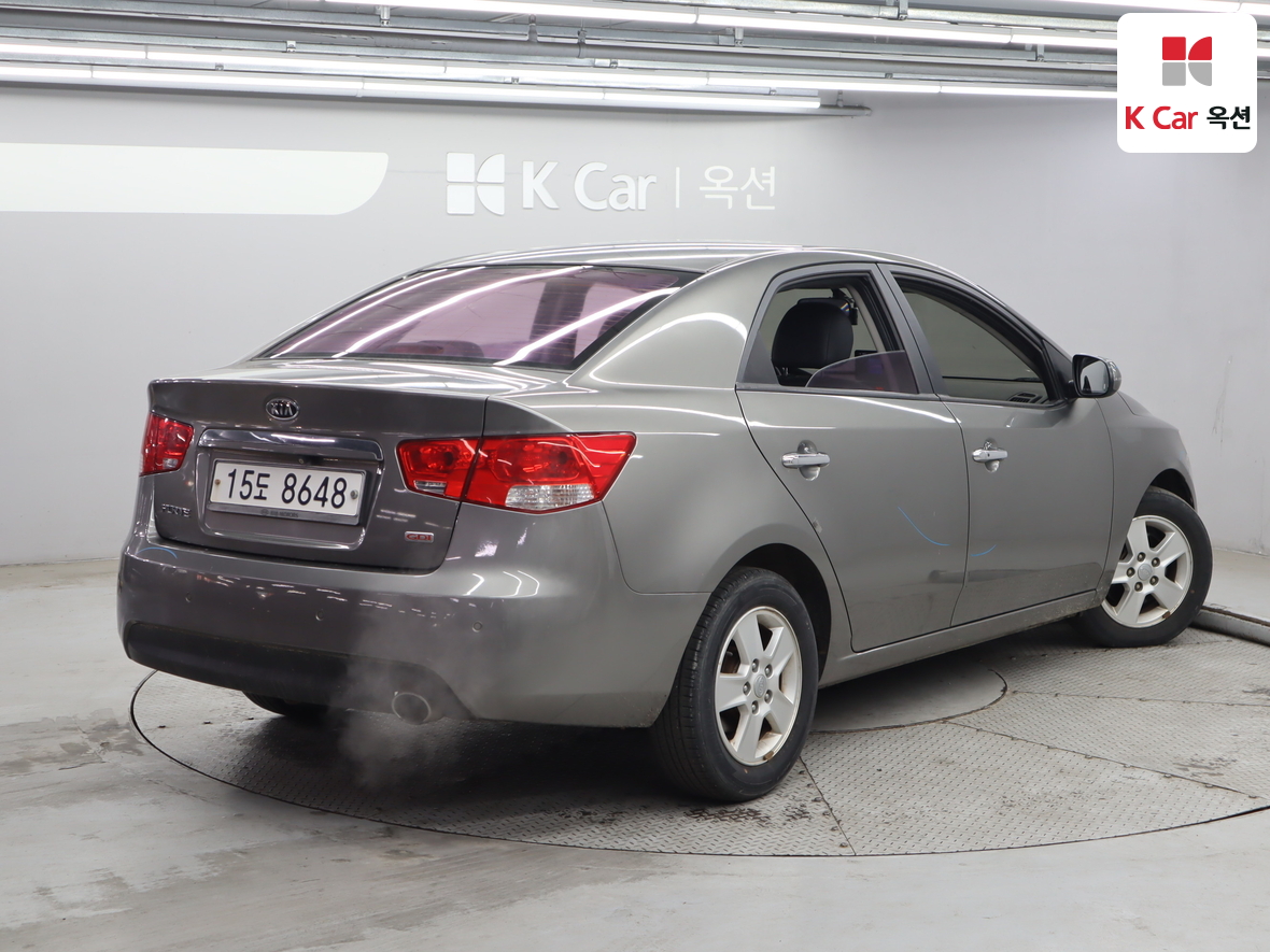 كيا فورتي 2011 - صورة 2