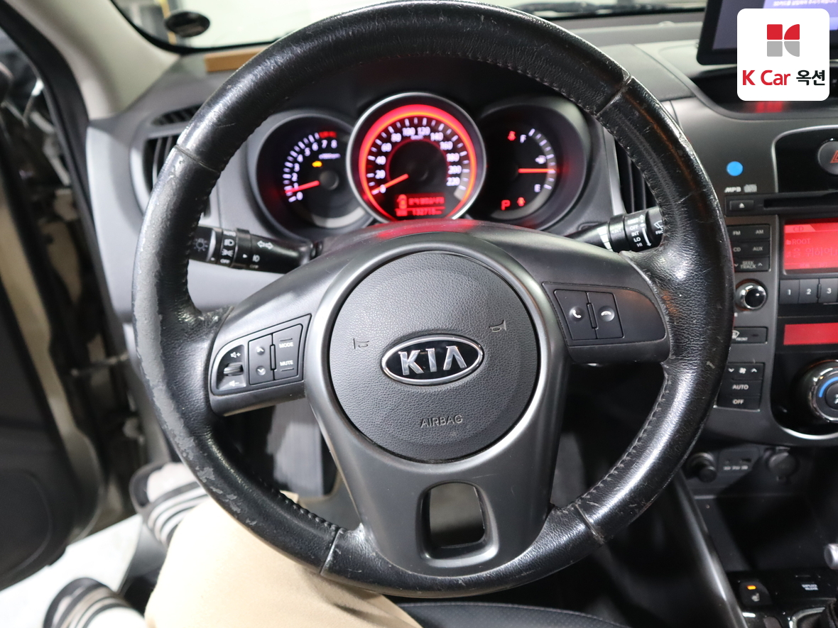 كيا فورتي 2011 - صورة 10