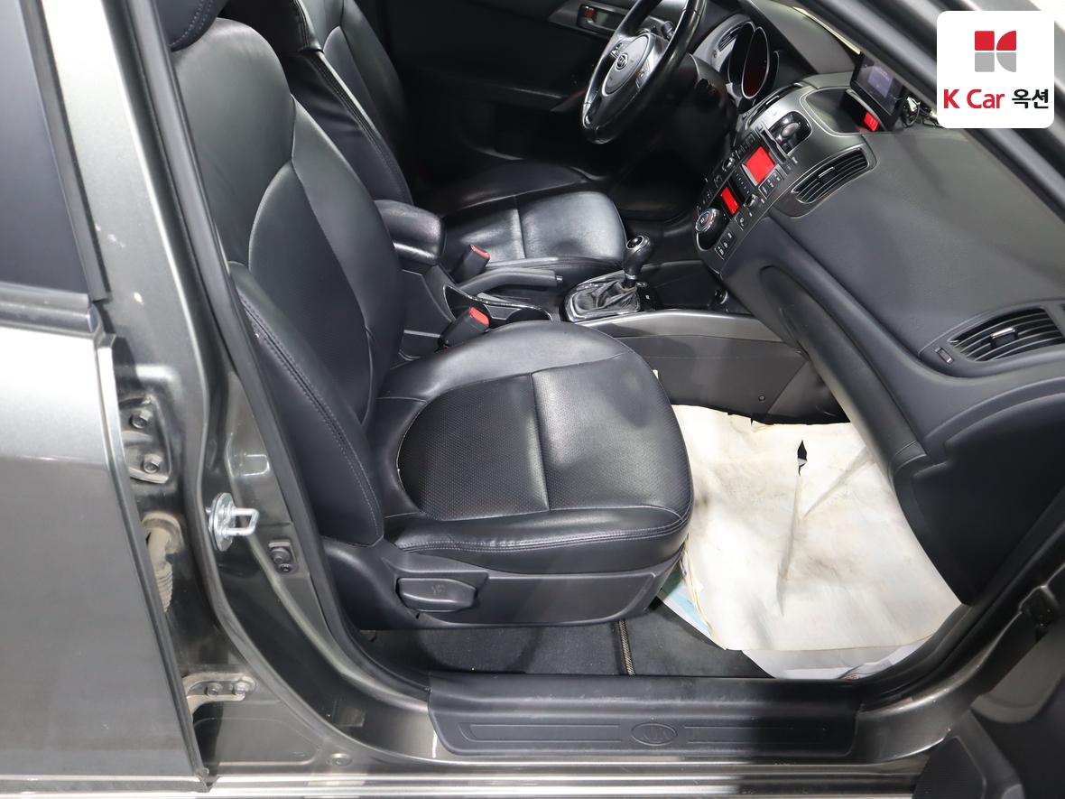 كيا فورتي 2011 - صورة 29