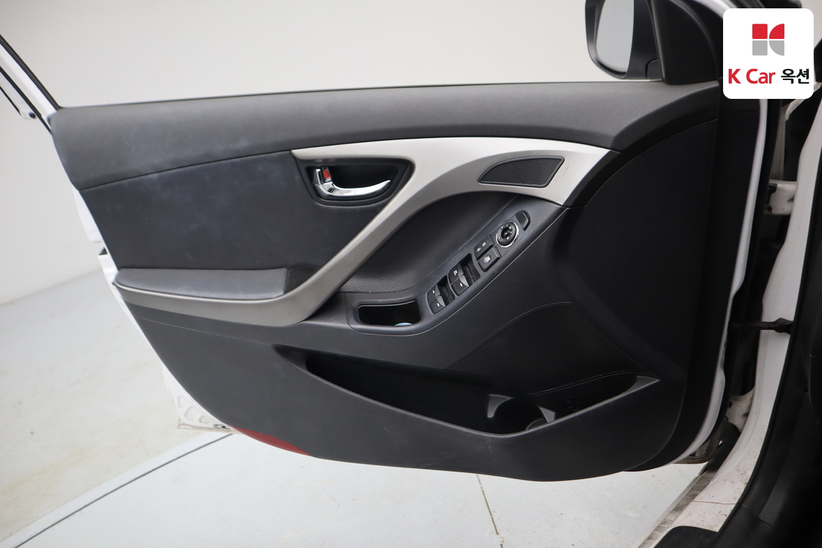 Hyundai Elantra 2012 - Image 8