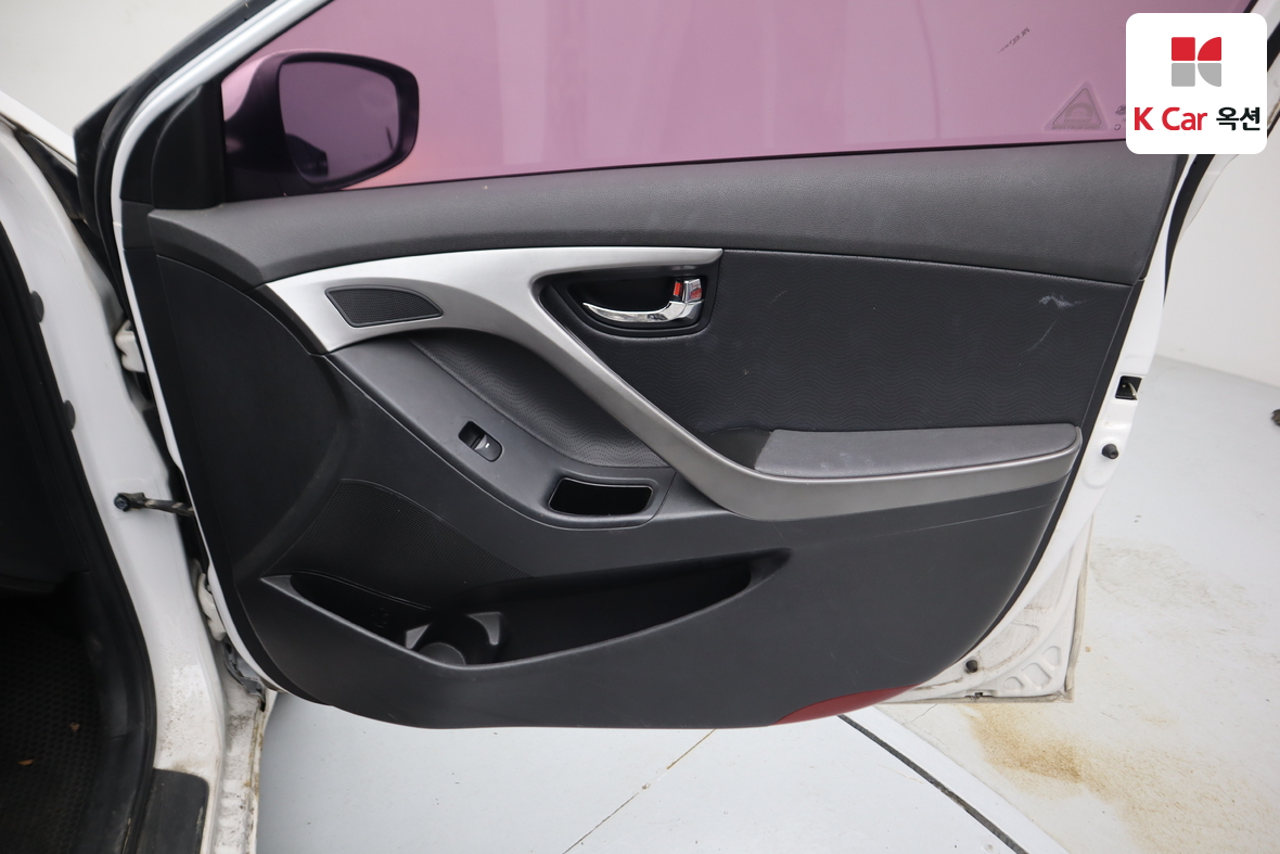 Hyundai Elantra 2012 - Image 30