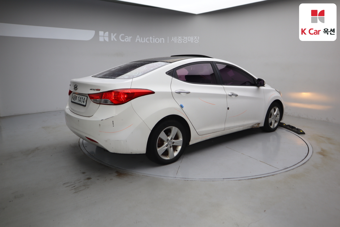 Hyundai Elantra 2012 - Image 2