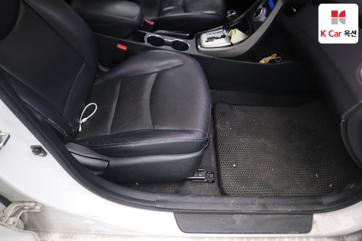 Hyundai Elantra 2012 - Image 31