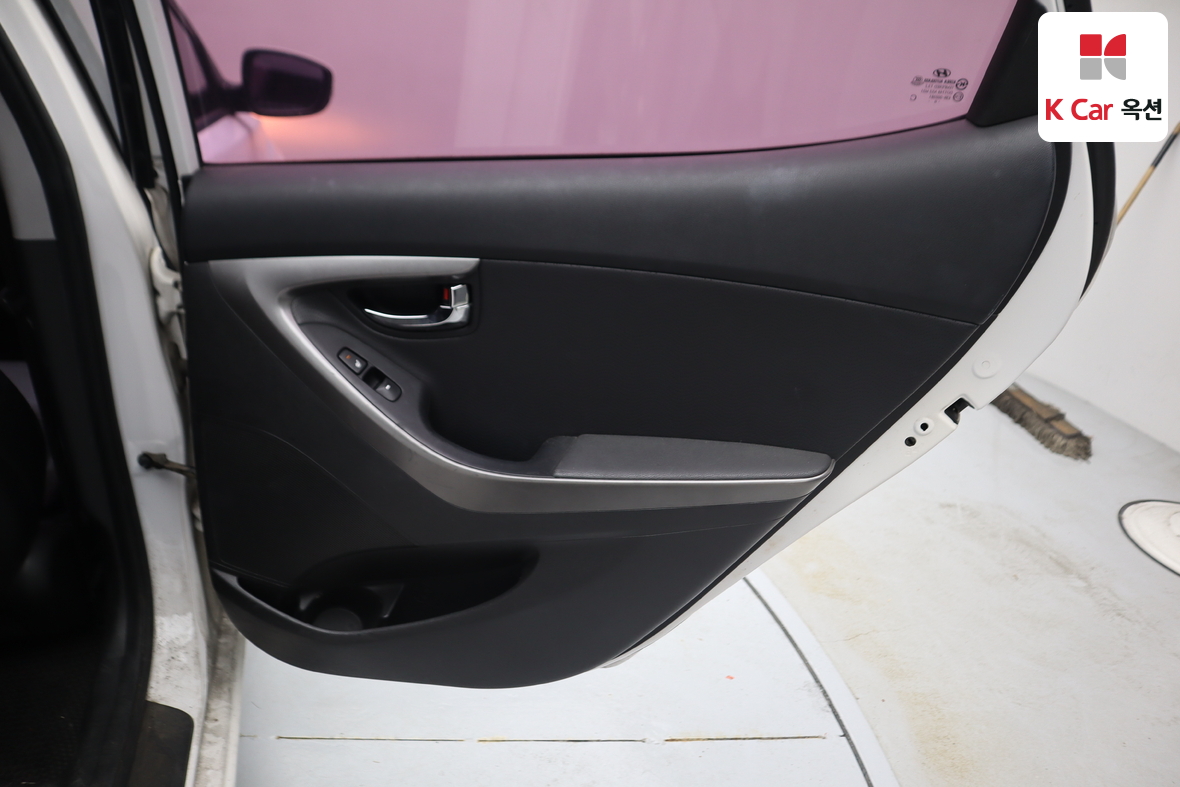 Hyundai Elantra 2012 - Image 28