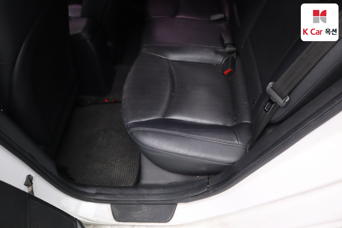 Hyundai Elantra 2012 - Image 25