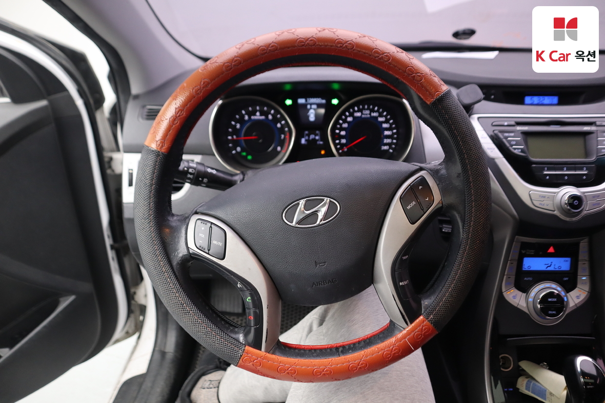 Hyundai Elantra 2012 - Image 10