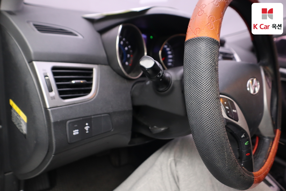 Hyundai Elantra 2012 - Image 9