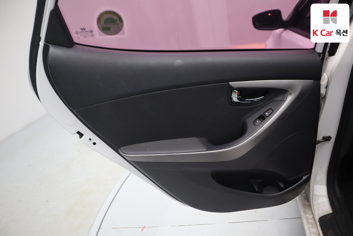 Hyundai Elantra 2012 - Image 24