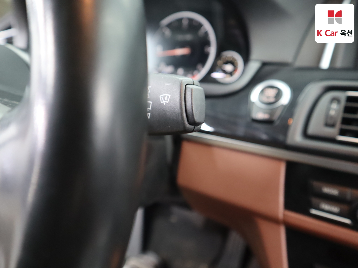 BMW 5 Series 2016 - Image 11