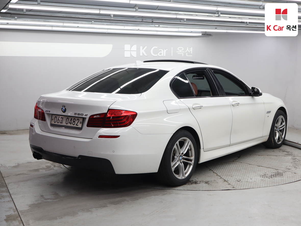 BMW 5 Series 2016 - Image 2