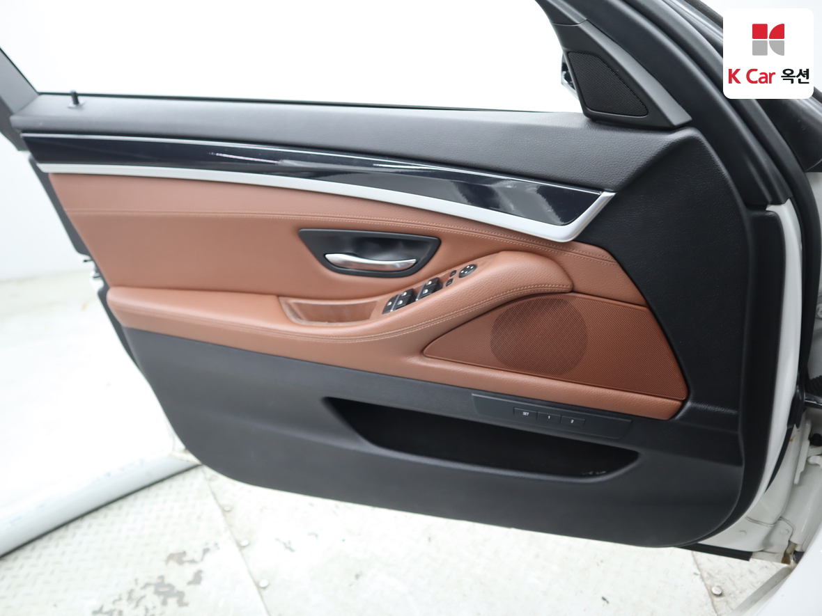 BMW 5 Series 2016 - Image 8