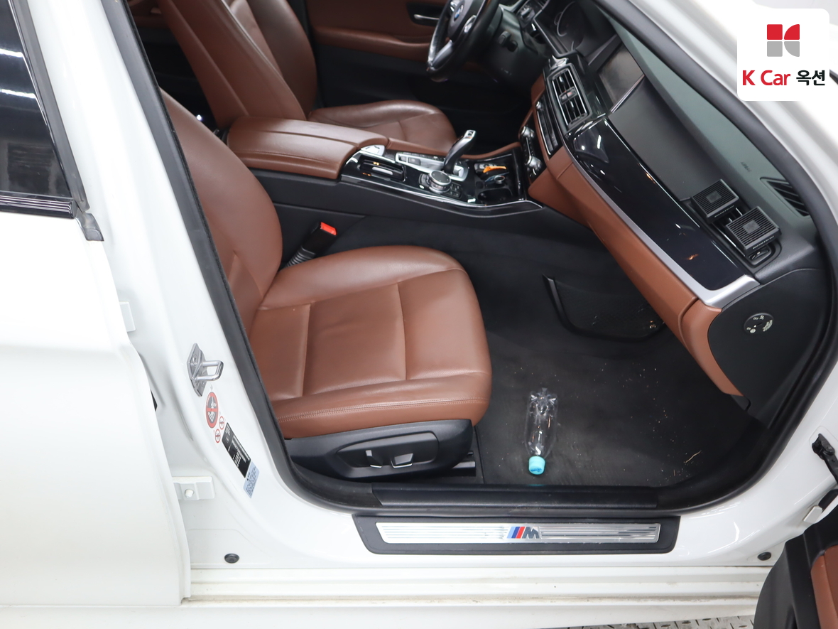 BMW 5 Series 2016 - Image 32