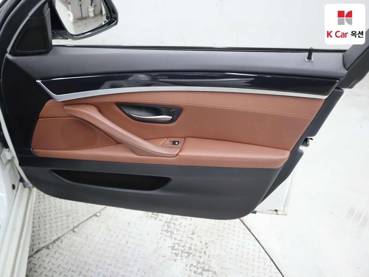 BMW 5 Series 2016 - Image 31