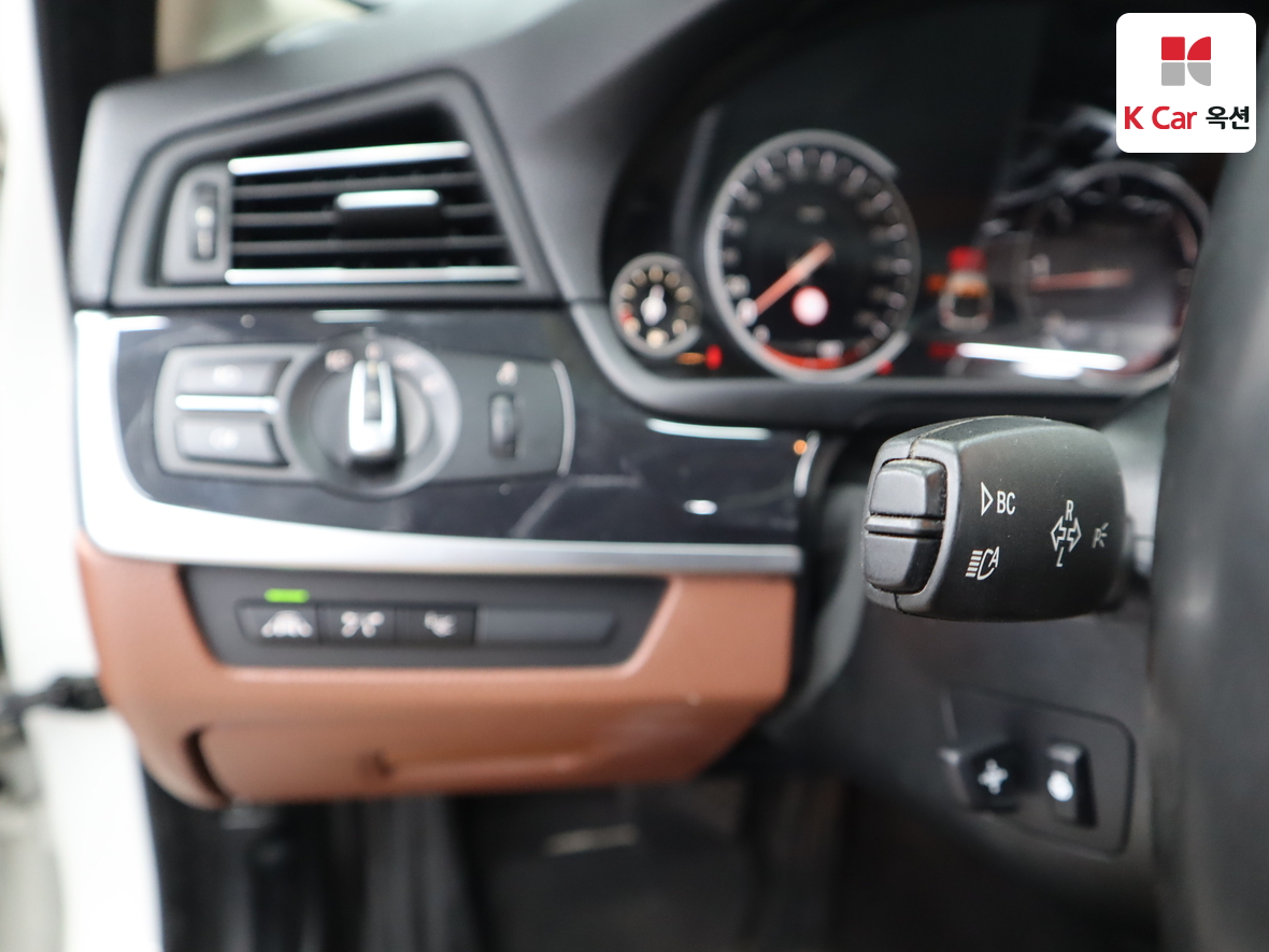 BMW 5 Series 2016 - Image 9