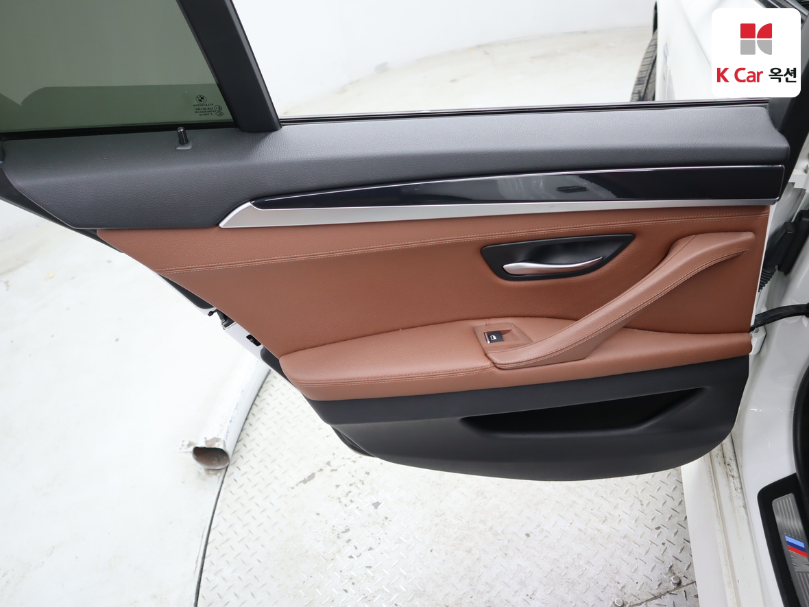 BMW 5 Series 2016 - Image 24